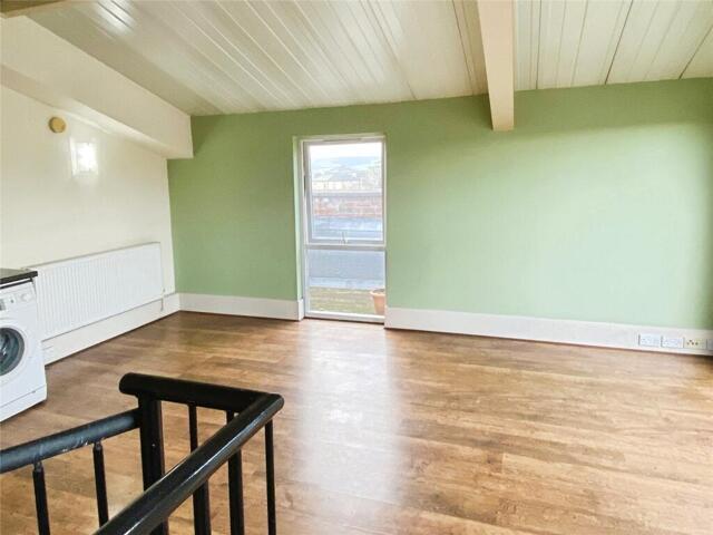 Room for sale in Eightlands, Dewsbury