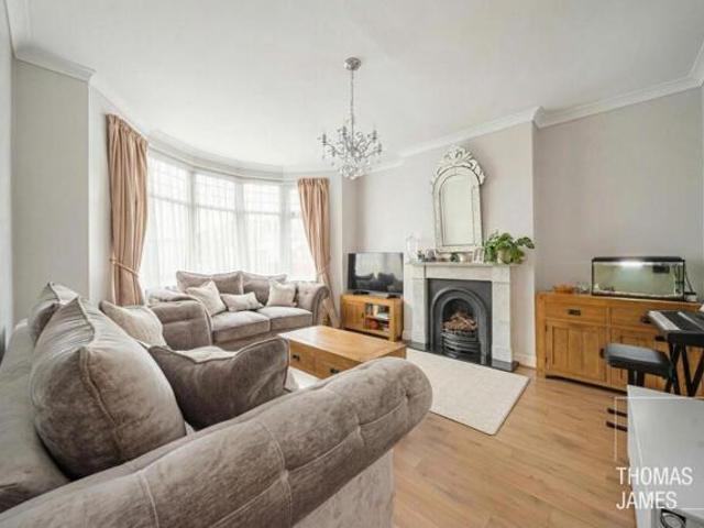 Room for sale in Winchmore Hill, Palmers Green