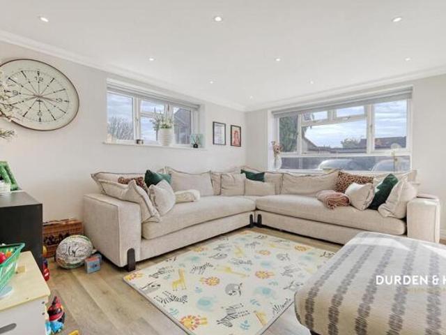 Room for sale in Pilgrims' Hatch, Navestock Side