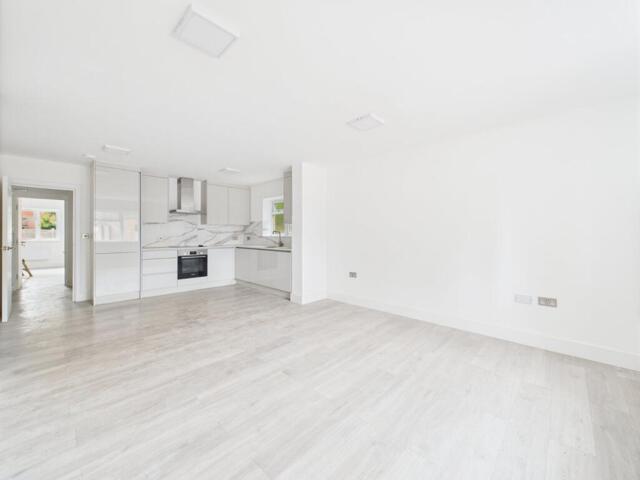 Room for sale in London Borough of Hounslow, Feltham