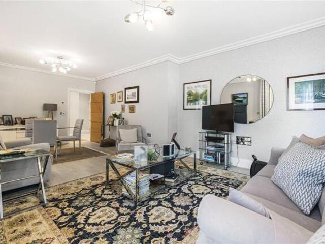 Room for sale in Cockfosters, Greater London
