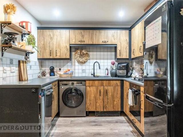 Room for sale in Savile Park, West Yorkshire