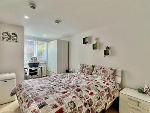 Room for sale in London Borough of Hounslow, Isle Of Man