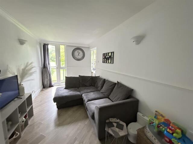 Room for sale in Elvington, Ash