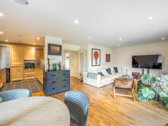 Room for sale in Sevenoaks, The Butts