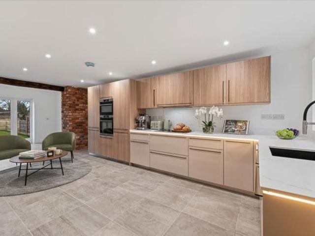 Room for sale in Kingsley, Cheshire