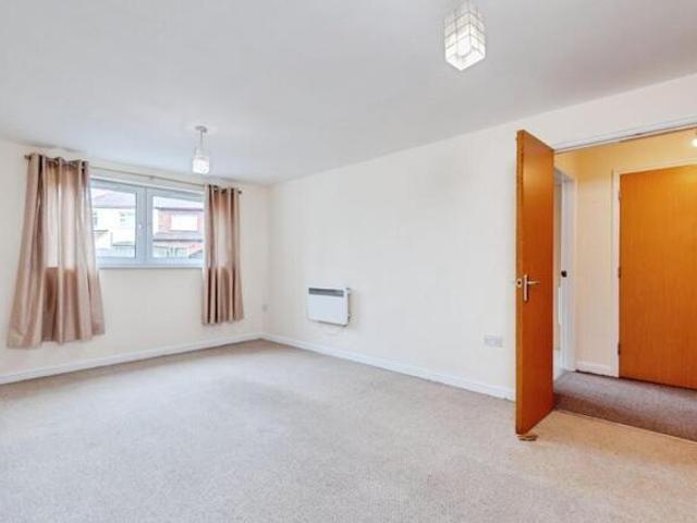 Room for sale in Garston, Calderstones