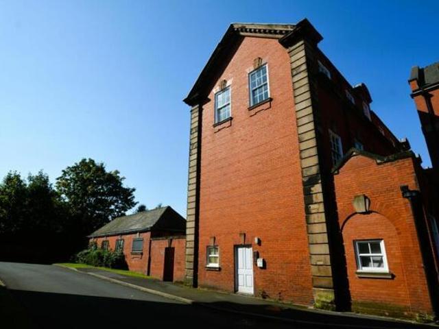 Room for sale in Allerton, Calderstones