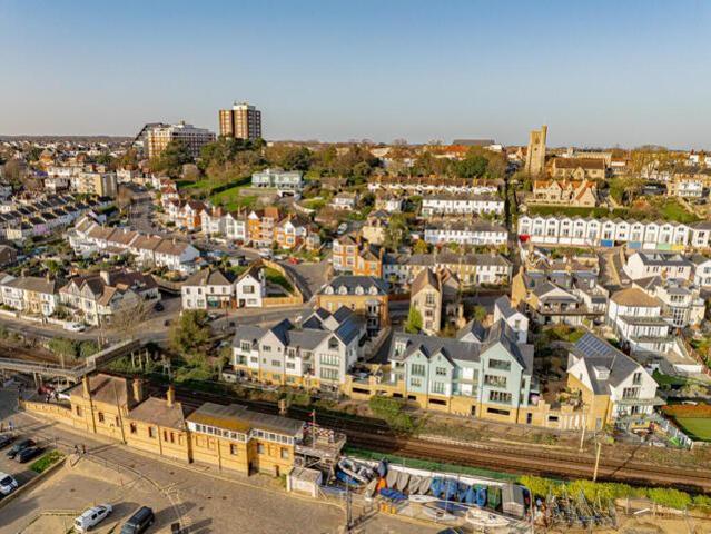 Room for sale in Alton Barnes, Essex