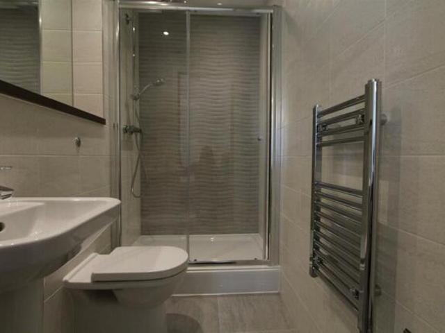 Room for sale in Calderstones