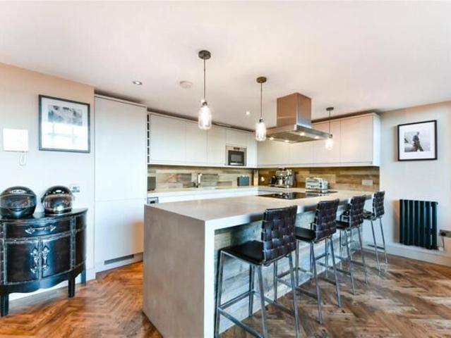 Room for sale in Hoxton, Greater London