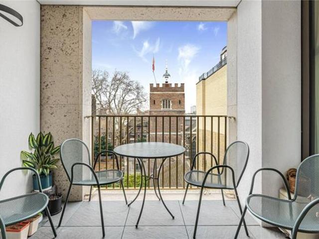Room for sale in West Smithfield, Lyons