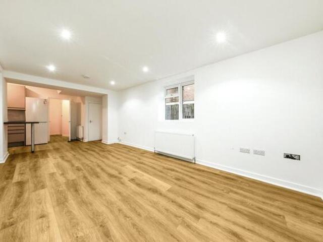 Room for sale in London Borough of Croydon, Greater London