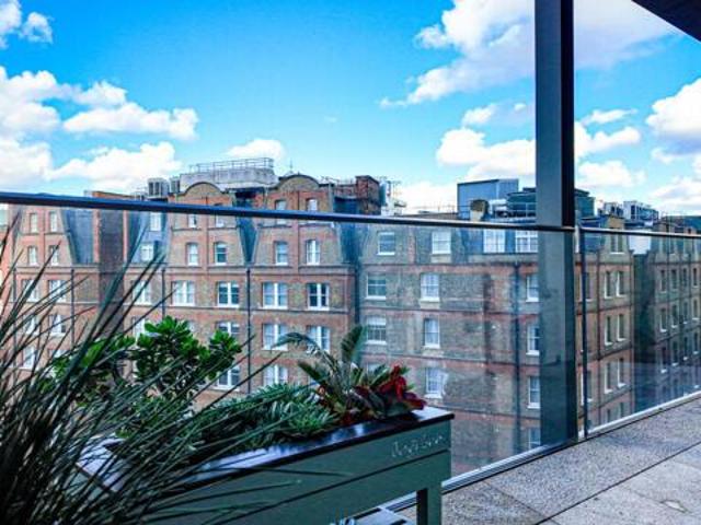 Room for sale in Victoria, Greater London