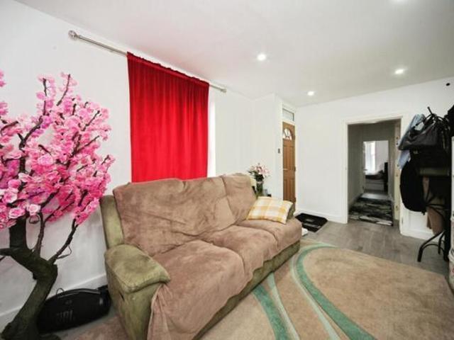 Room for sale in Spring Park, Luton