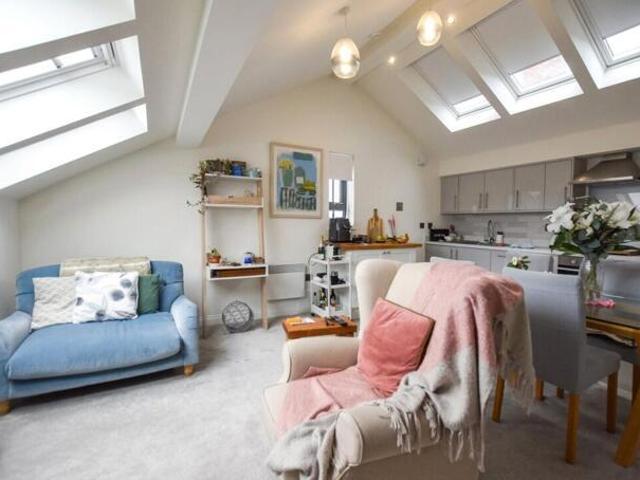 Room for sale in Henshaw, Yeadon
