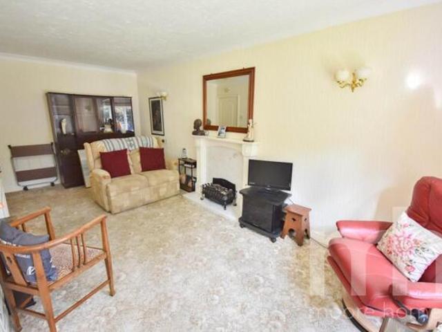Room for sale in Hockley, Poynton