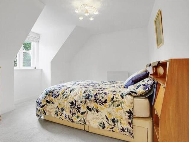 Room for sale in Hillview, Surrey