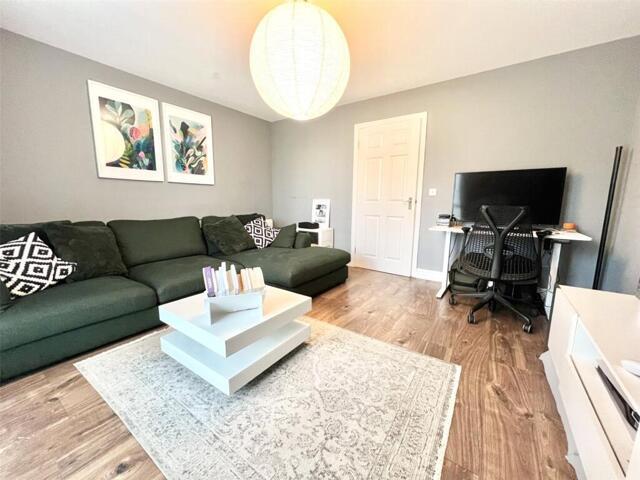 Room for sale in Churchward, Rodbourne