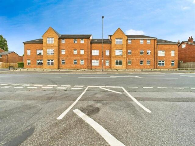 Room for sale in Kinsley, West Yorkshire