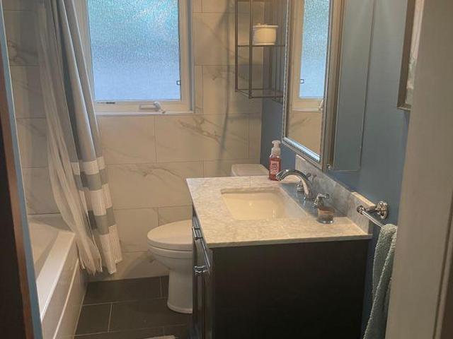 Room for rent in Thorncliffe, Calgary