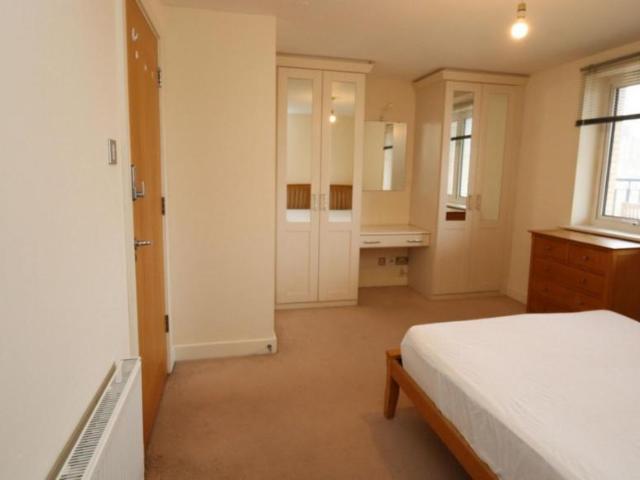 Room for rent in Virginia Quay, Greater London