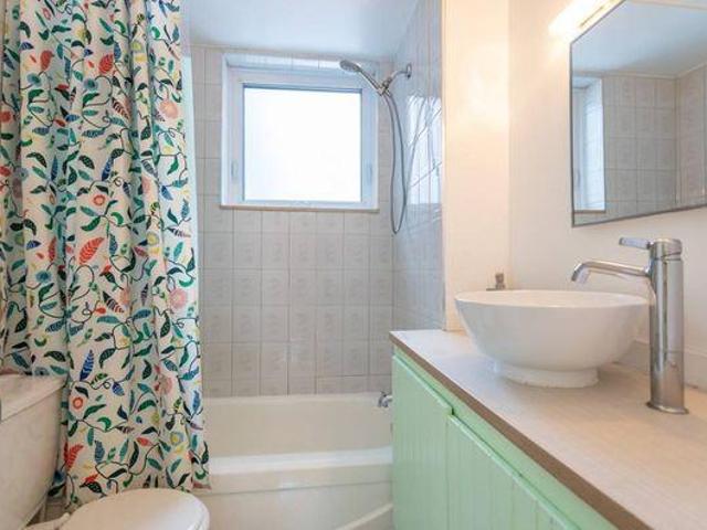 Room for rent in St. Leonard's, Quebec