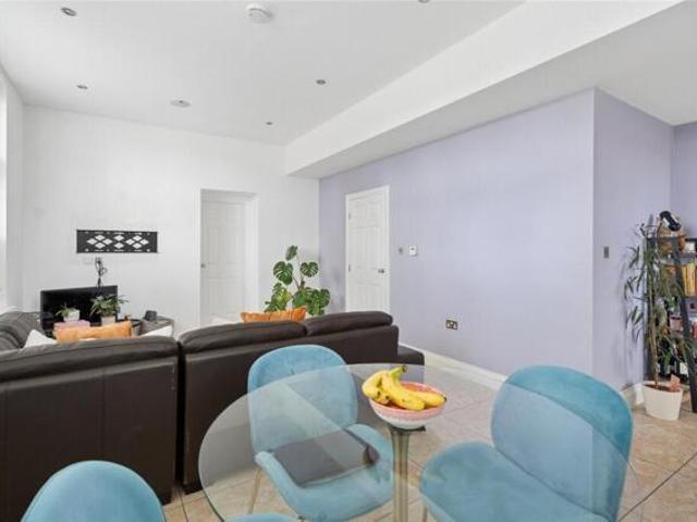Room for sale in Connaught Park, Bushey