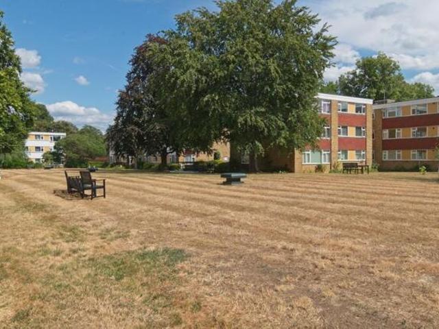 Room for sale in Woodcote, Epsom