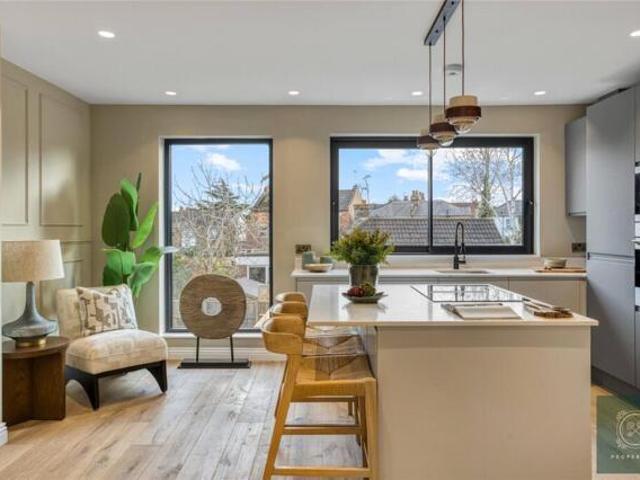 Room for sale in Fallow Corner, Greater London