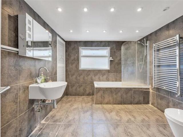 Room for sale in Maida Hill, Greater London
