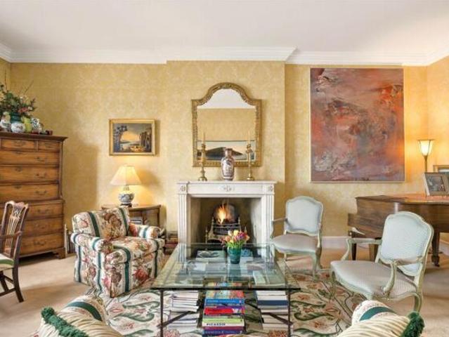 Room for sale in Belgravia, Greater London
