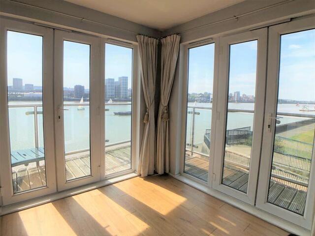 Room for sale in North Woolwich, Greater London