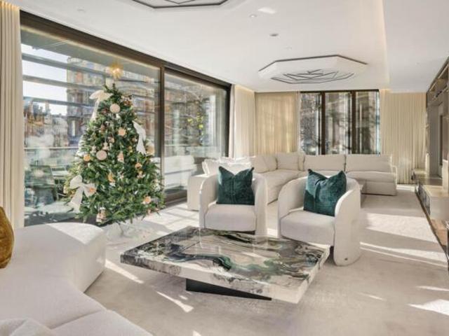 Room for sale in Knightsbridge, Greater London
