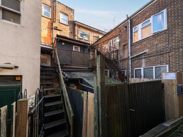 Room for sale in Spring Park, Luton