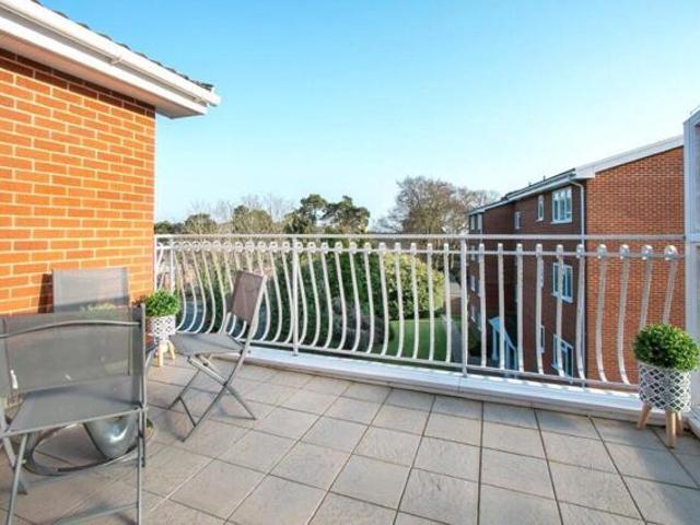 Room for sale in Poole