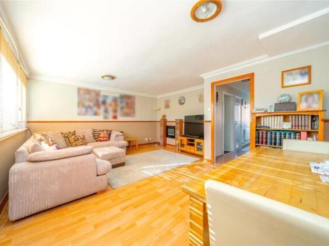Room for sale in Lower Halliford, Surrey