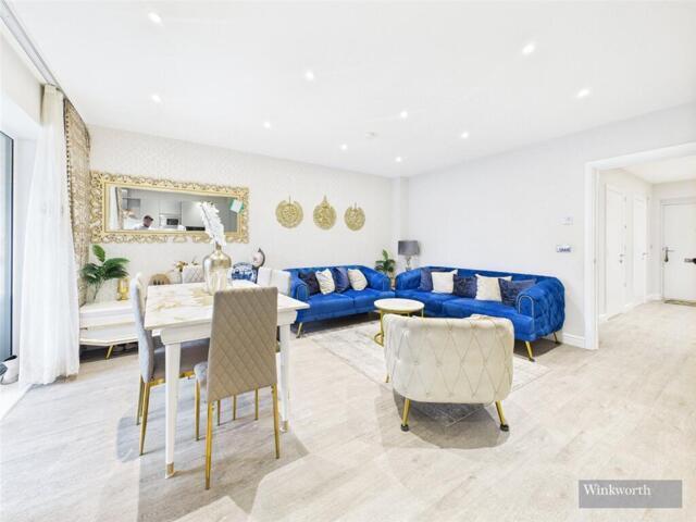 Room for sale in Tolworth, Greater London