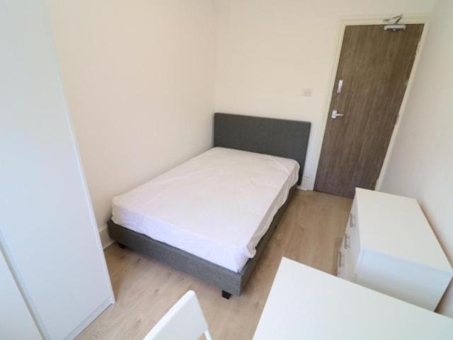 Room for rent in Brondesbury Park, Greater London