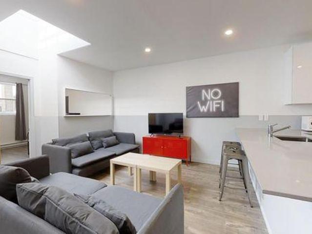 Room for rent in St. Leonard's, Quebec