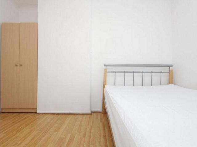 Room for rent in Cann Hall, Greater London