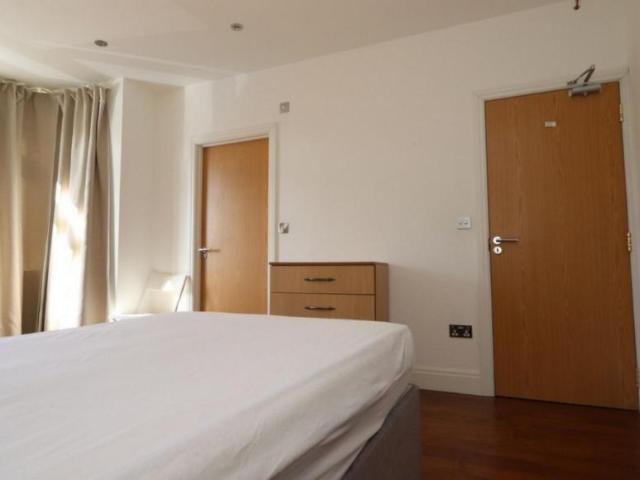 Room for rent in Scotch Estate, Greater London