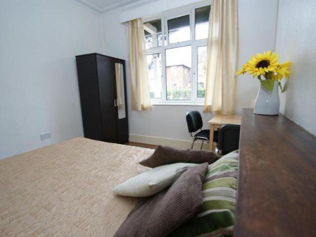 Room for rent in London Borough of Hammersmith and Fulham, Greater London