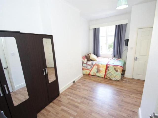 Room for rent in London Borough of Hammersmith and Fulham, Greater London