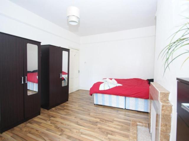 Room for rent in London Borough of Hammersmith and Fulham, Greater London