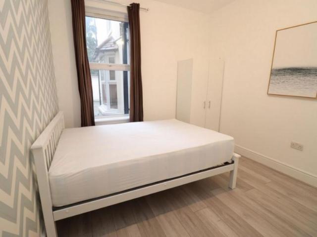Room for rent in Charlton, Greater London