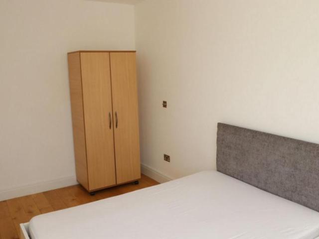 Room for rent in Scotch Estate, Greater London