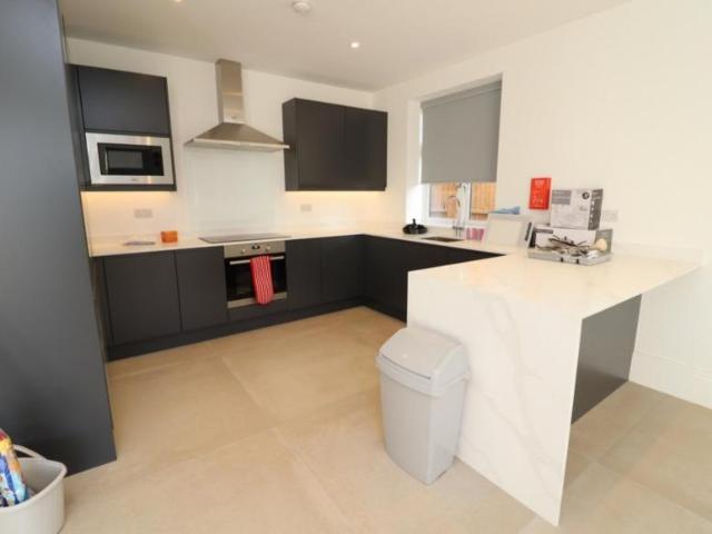 Room for rent in Bush Hill Park, Greater London