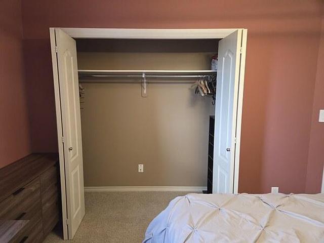 Room for rent in Edmonton, Wedgewood