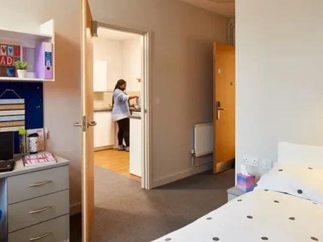 Room for rent in Coedffranc, Jersey Marine